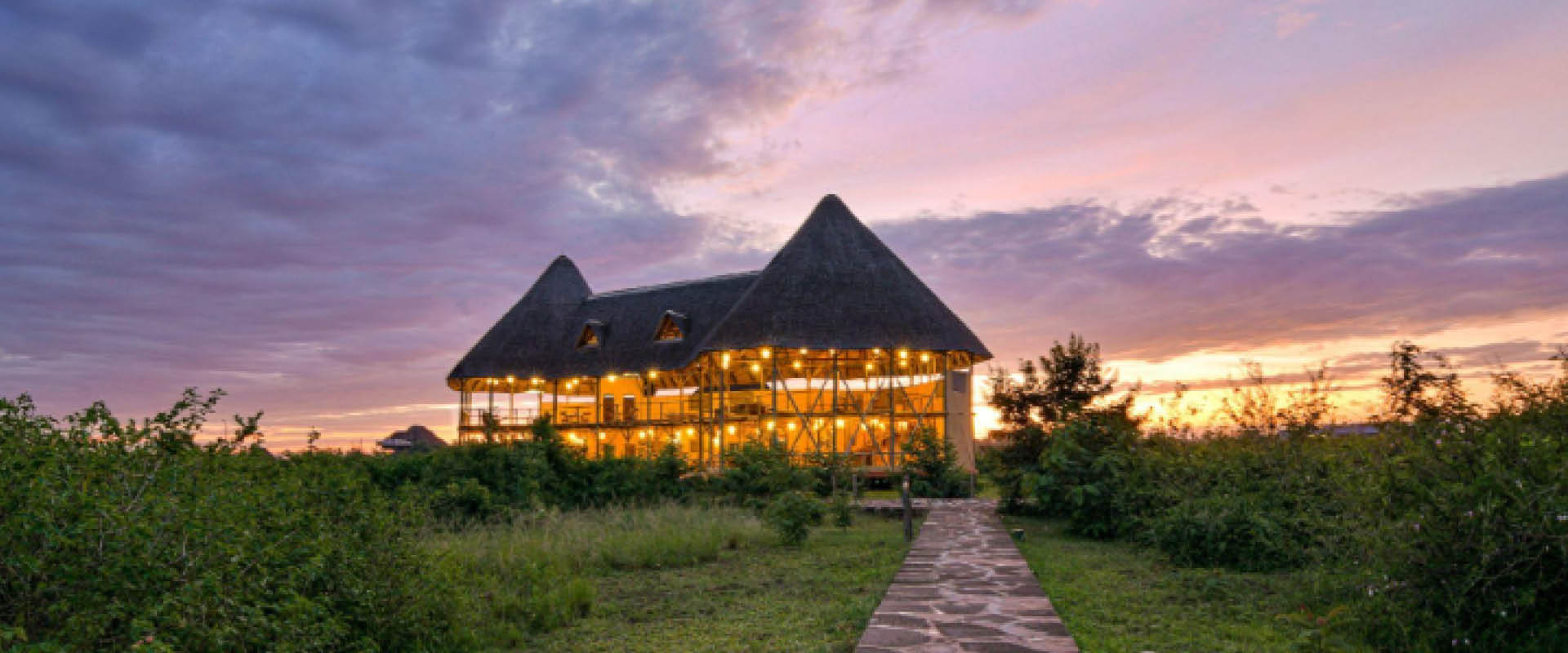 Exclusive luxury safari lodge overlooking Uganda’s spectacular wilderness.