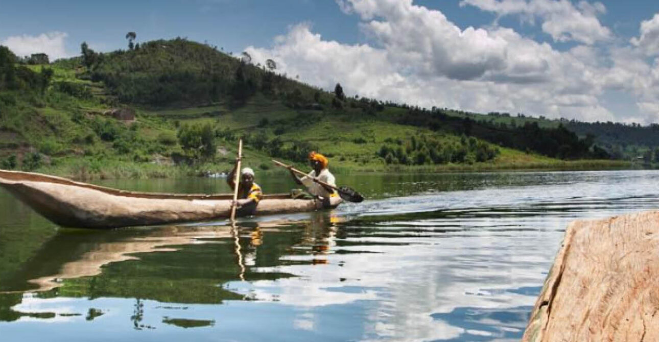 canoeing in uganda and rwanda lake bunyonyi