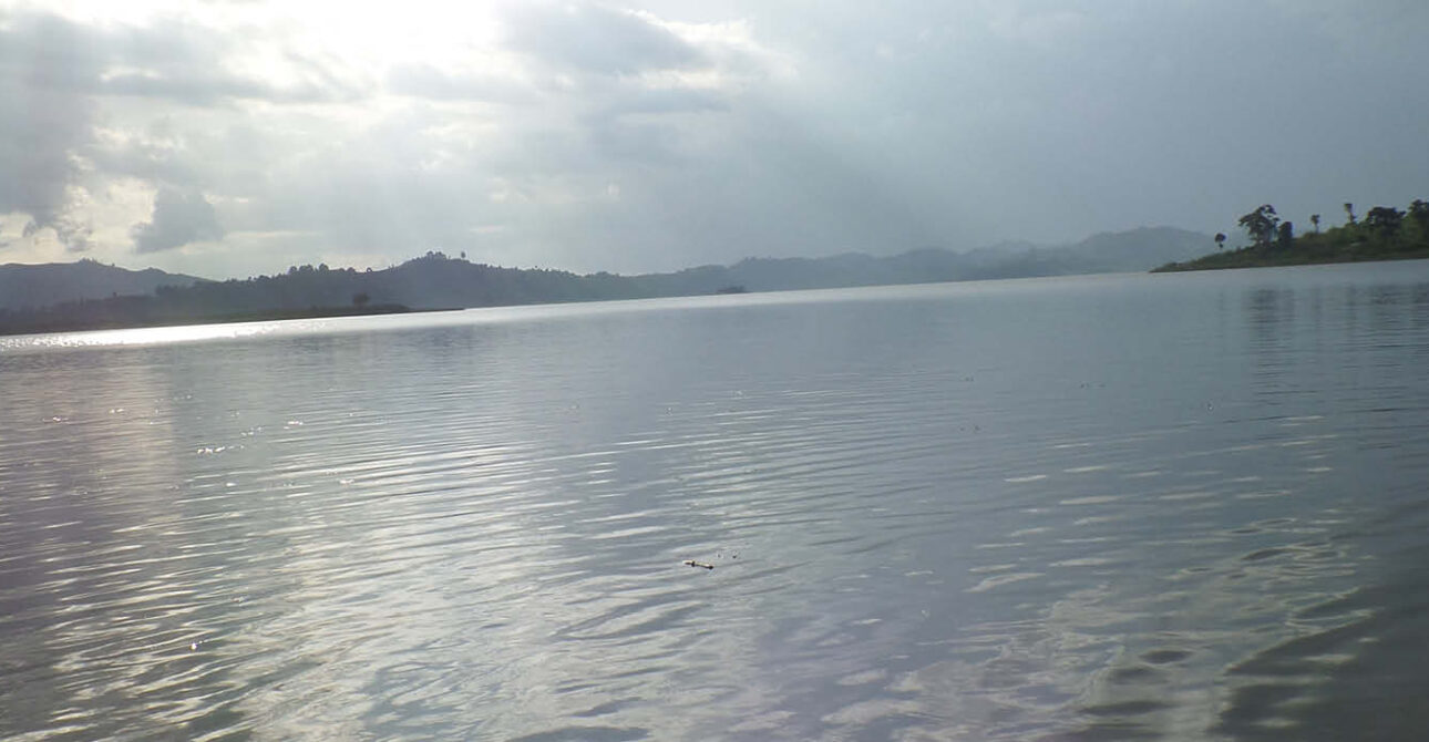 lake mutanda cloudy sky kisoro uganda